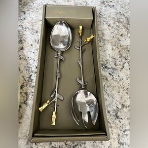 Serving spoons